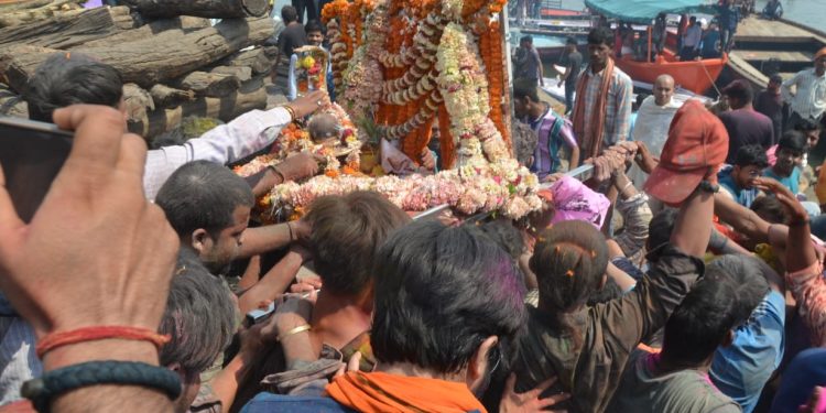 Holi of pyre ashes at Manikarnikaghat