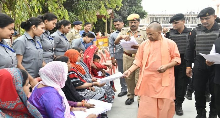 CM Yogi listened to the problems of 300 people