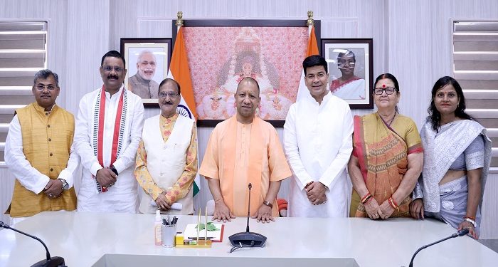 CM Yogi met newly elected 6 municipal mayors