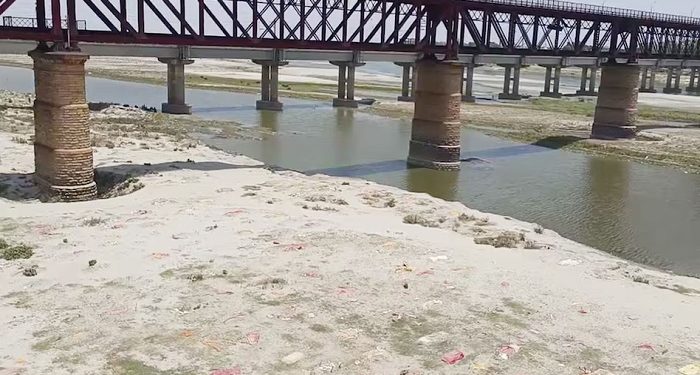 Dead Bodies on the banks of Ganga