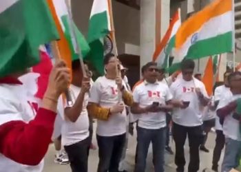 Indian community hoists tricolor in Toronto