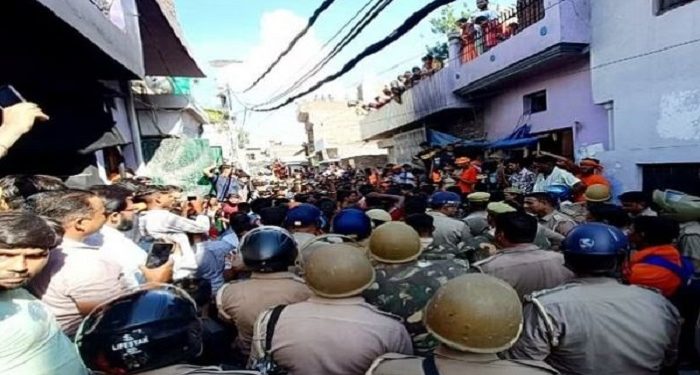 Stone pelting on Kanwariya