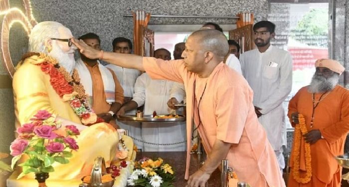 CM Yogi did special worship of Gurujan on Guru Purnima