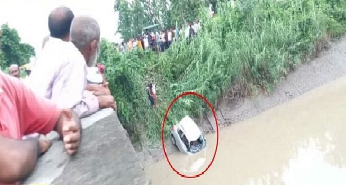 car falls into Gandak canal