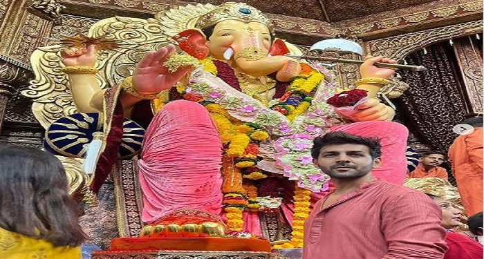 Kartik Aryan visits lalbaugcha Raja