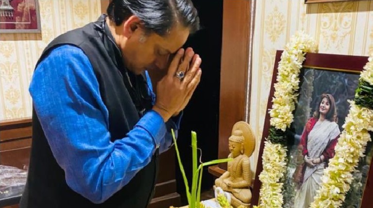 Shashi Tharoor pays tribute to Sunanda Pushkar