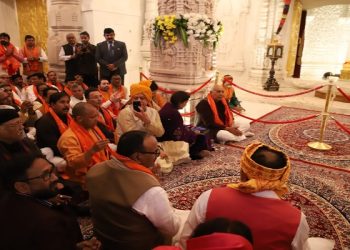 MLAs immersed in the devotion of Ramlalla