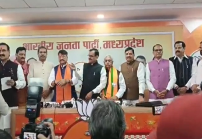 Congress leader Suresh Pachauri joins BJP