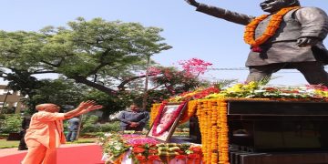 CM Yogi paid tribute to Hemwati Nandan Bahuguna