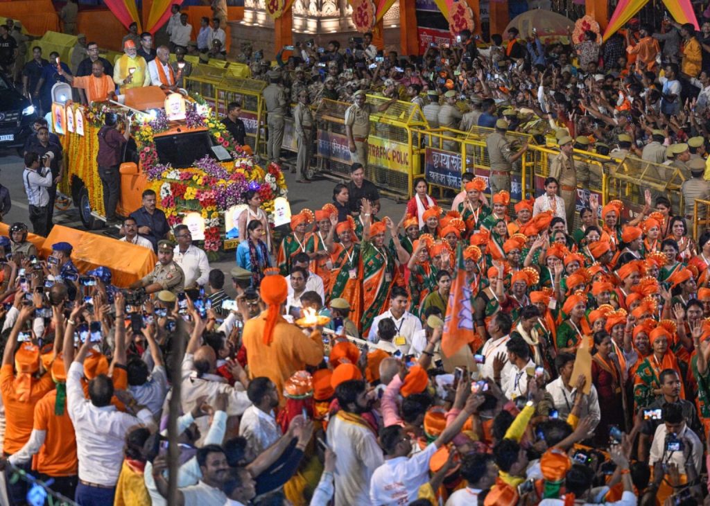 PM Modi-CM Yogi did road show in Ayodhya