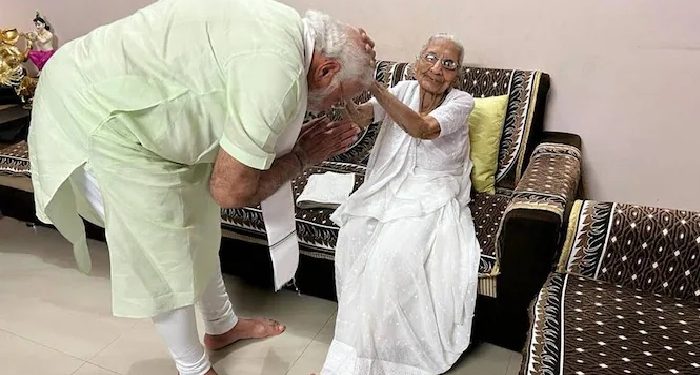 PM Modi became emotional remembering his mother