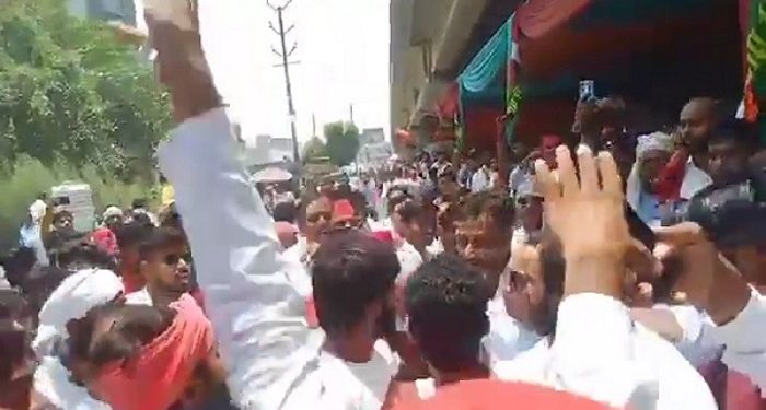 SP-BJP supporters clash in Lucknow