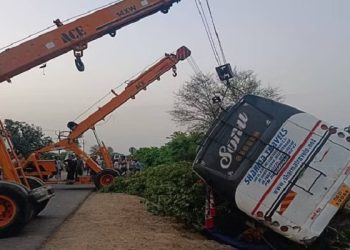 Road accident on Agra-Lucknow Expressway