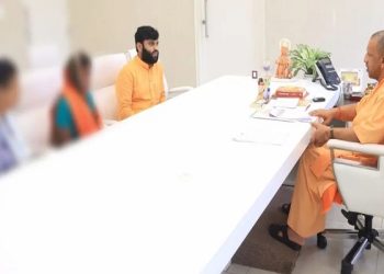 CM Yogi met the victim's mother