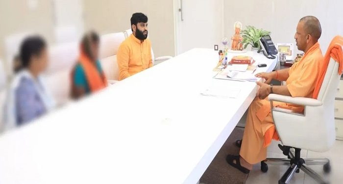 CM Yogi met the victim's mother