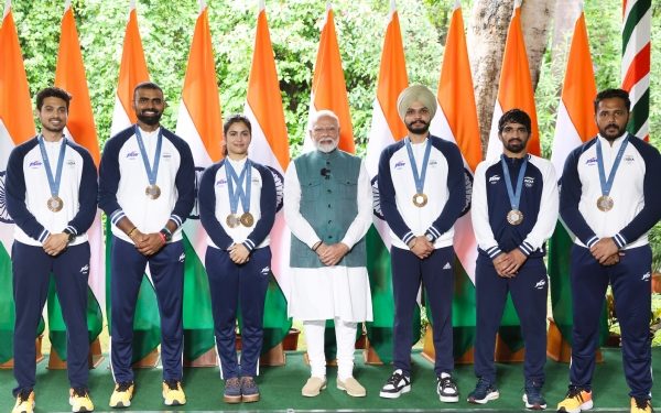 pm modi met the olympic players