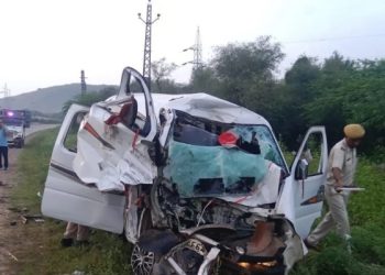 6 people died in a road accident