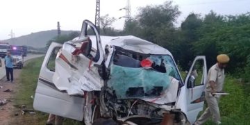 6 people died in a road accident