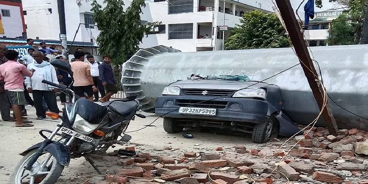 A heavy electricity pole fell on the car