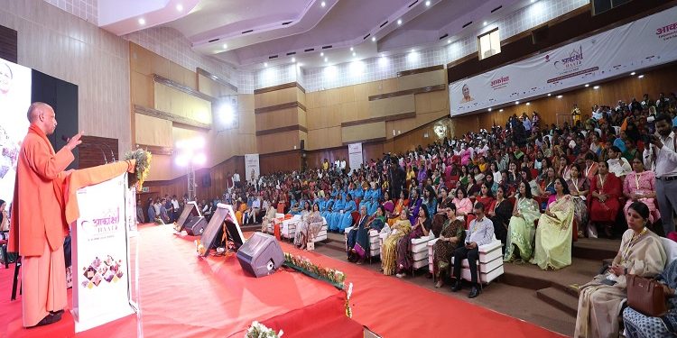CM Yogi inaugurated Aakansha Haat 2024