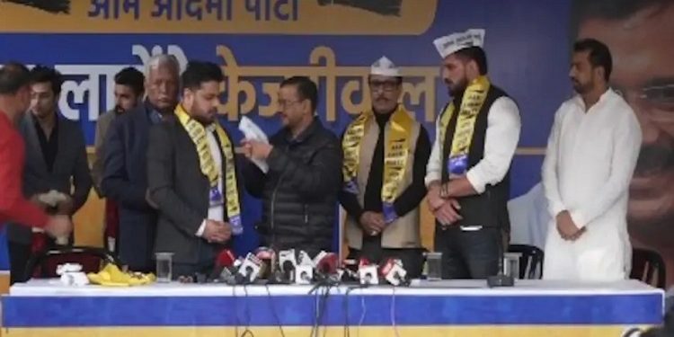 Fitness influencer Rohit Dalal joins AAP