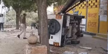 A car in former Chief Minister Vasundhara Raje's convoy overturned