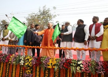 CM Yogi flagged off the buses of Transport Corporation