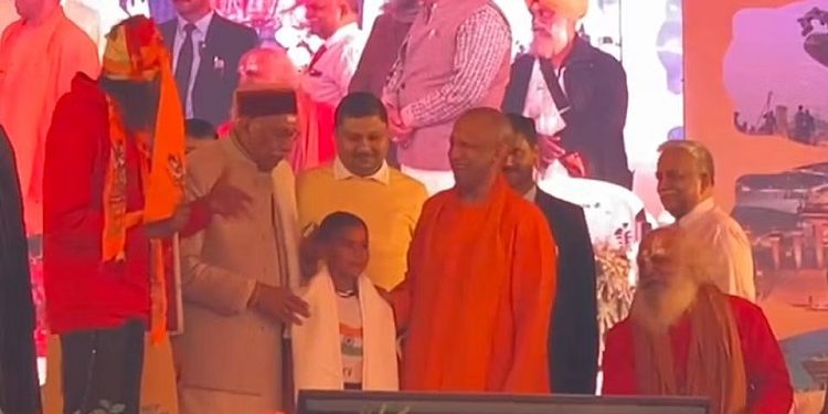 CM Yogi honored six year old 'Mohabbat'