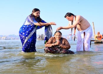 CM Dhami took a holy dip in Maha Kumbh