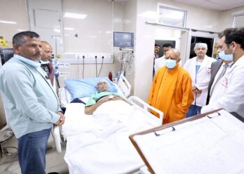 CM Yogi reached PGI to know the condition of Acharya Satyendra Das