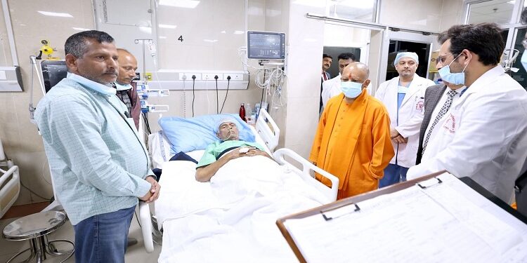 CM Yogi reached PGI to know the condition of Acharya Satyendra Das