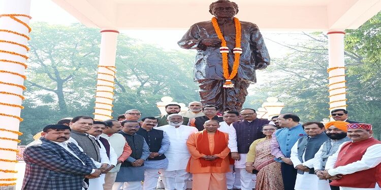 CM Yogi paid tribute to Pandit Deendayal Upadhyay on his death anniversary