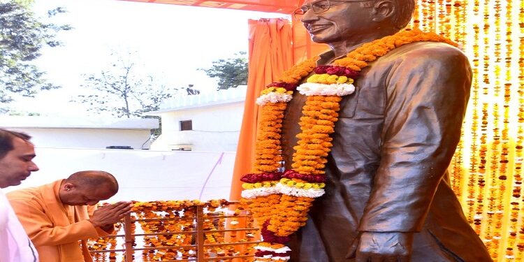 CM Yogi unveiled the statue of Chaudhary Ajit Singh