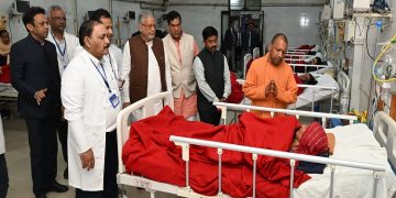 CM Yogi met the injured devotees