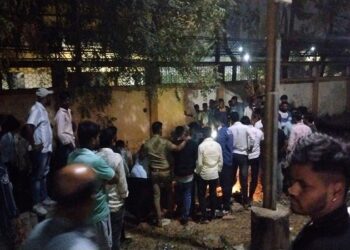 Three died as car fell into a well