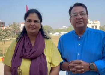 Australian couple took a dip in the Triveni of Maha Kumbh