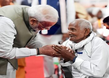 An elderly person's meeting with PM Modi