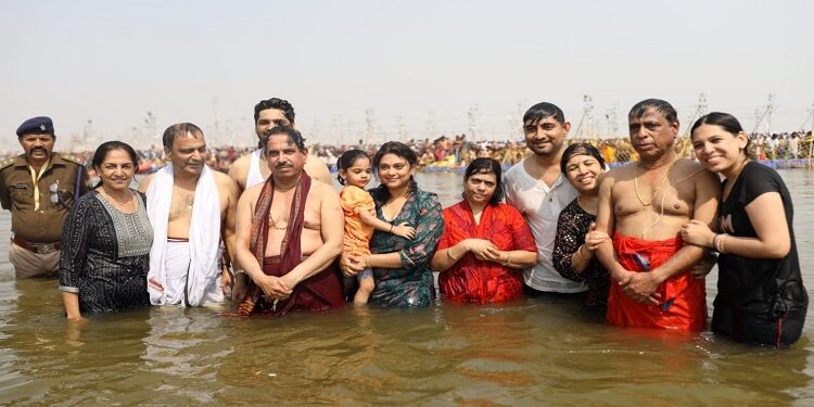 Union Minister Prahlad Joshi reached Maha Kumbh
