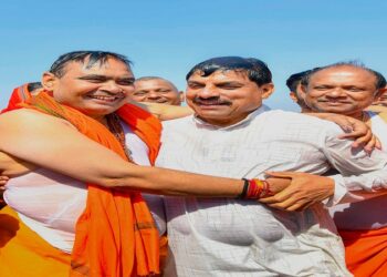 CM Bhajan Lal and CM Mohan Yadav took a dip in Sangam