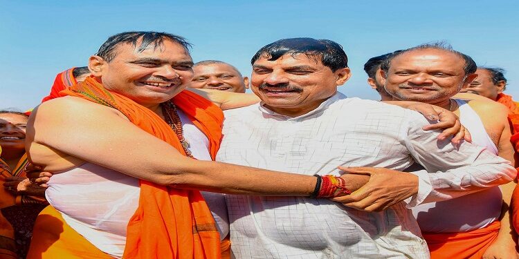 CM Bhajan Lal and CM Mohan Yadav took a dip in Sangam