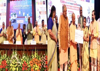 CM Yogi gave a big gift to 1.86 crore families