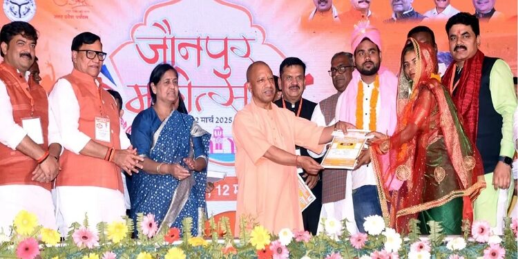 CM Yogi attended the marriage of 1001 couples
