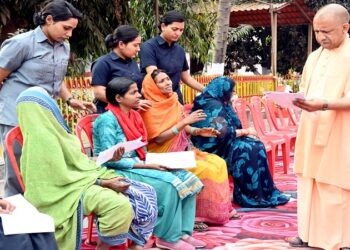 CM Yogi heard the problems of 150 people in Janta Darshan