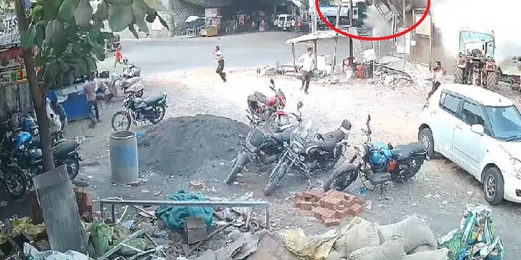 Oil tanker fell down from the flyover