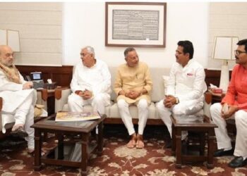 Rebel SP MLAs met Amit Shah