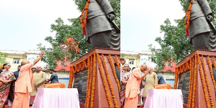 CM Yogi paid tribute to Lalji Tandon by garlanding his statue