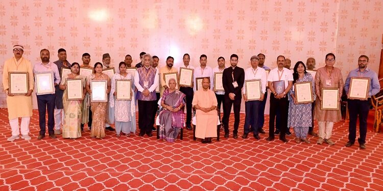 21 products of Uttar Pradesh got GI tag certificate