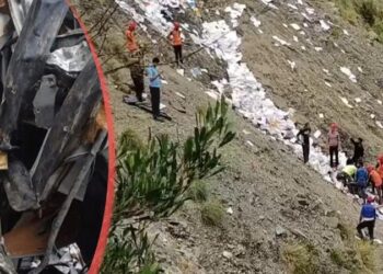 Army truck fell into a ditch on Srinagar Highway