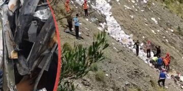 Army truck fell into a ditch on Srinagar Highway