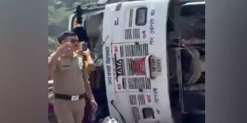 Bus overturned on Gangotri Highway